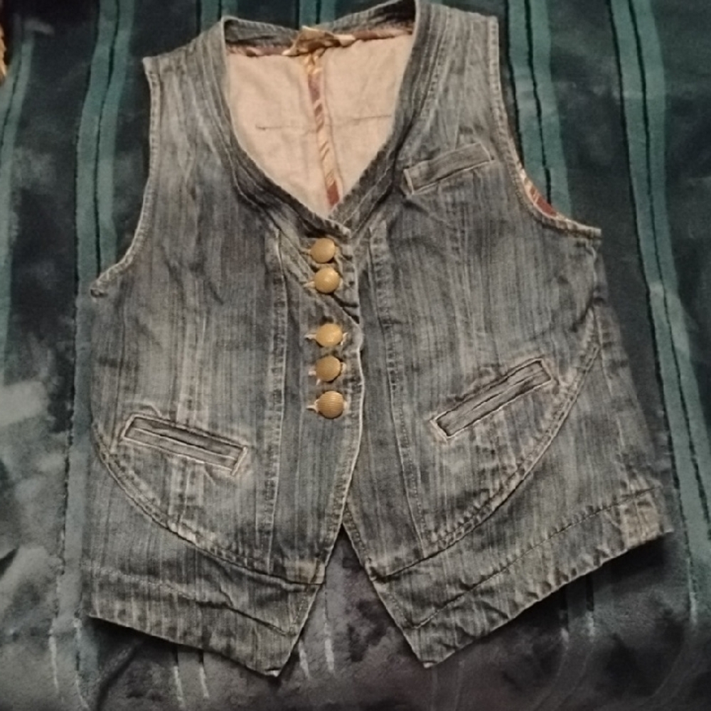 Stylish Denim Vest with Button Detail